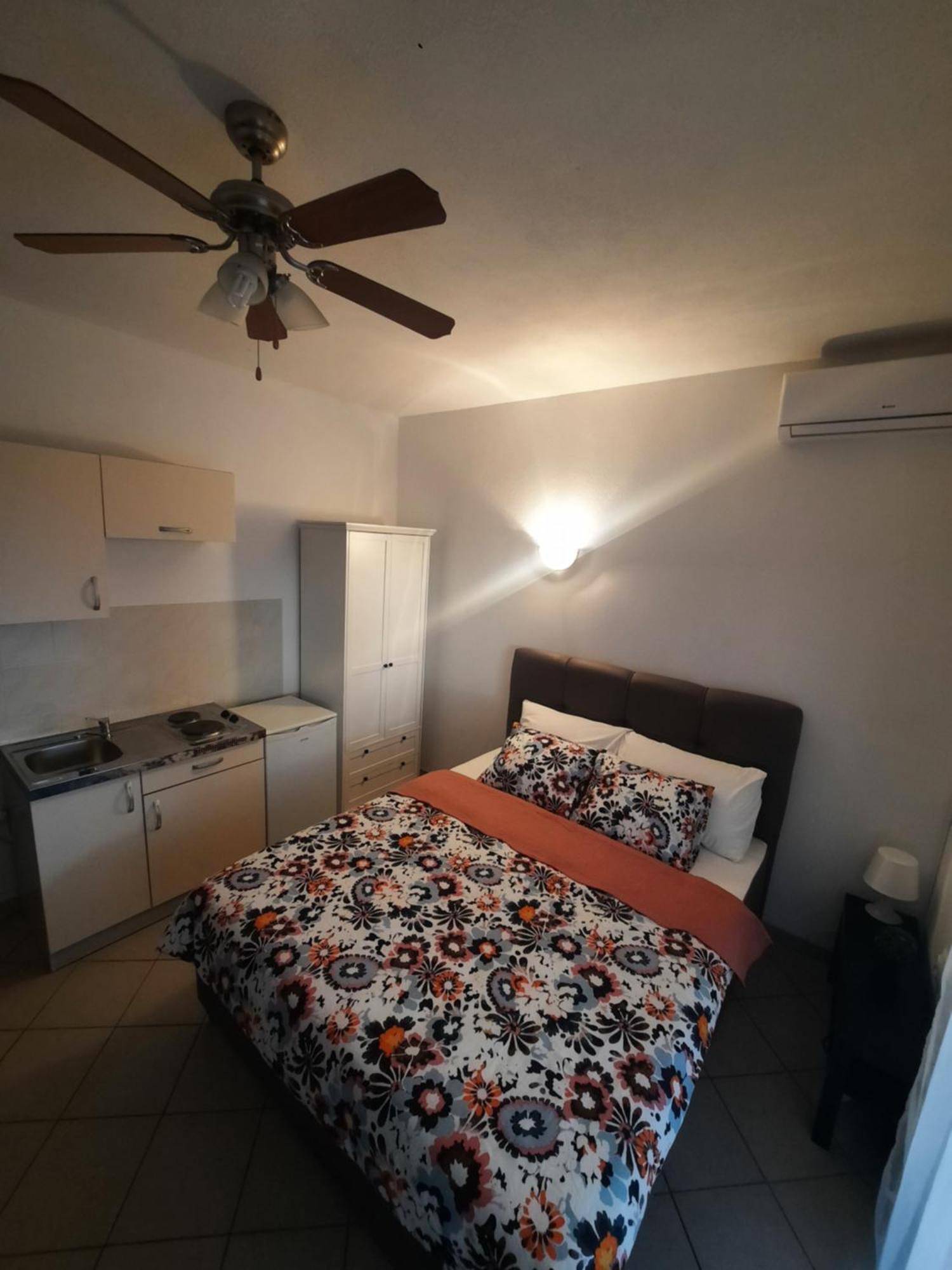 Apartments With Sea View Drvenik Makarska Riviera Kültér fotó